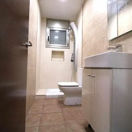 Moderna Casa Con Piscina