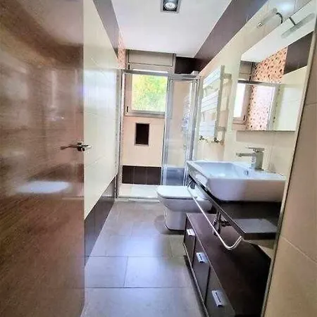 Moderna Casa Con Piscina Girona