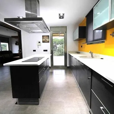 Moderna Casa Con Piscina Girona
