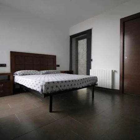 Moderna Casa Con Piscina Girona